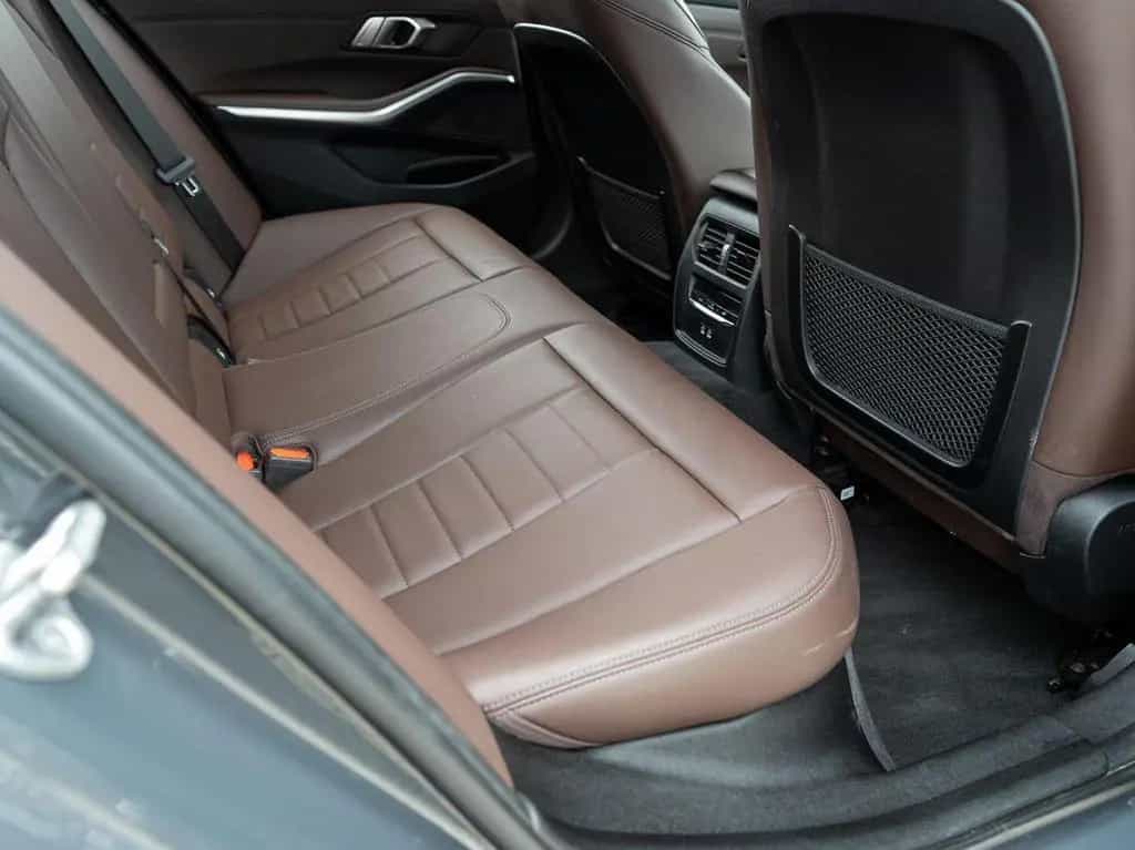 BMW 320 i Touring M-Sport PANO LiveCoProf HiFi ParkAs 03/2022-photo-19