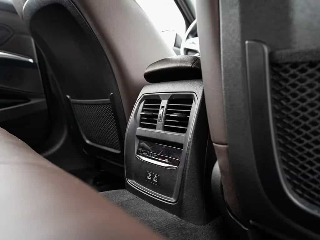 BMW 320 i Touring M-Sport PANO LiveCoProf HiFi ParkAs 03/2022-photo-20