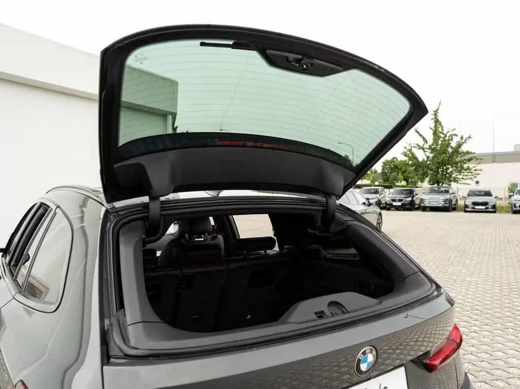 BMW 320 i Touring M-Sport PANO LiveCoProf HiFi ParkAs 03/2022-photo-21
