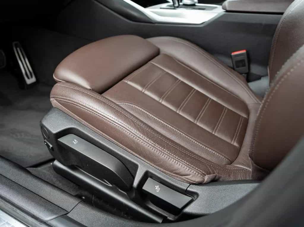 BMW 320 i Touring M-Sport PANO LiveCoProf HiFi ParkAs 03/2022-photo-8