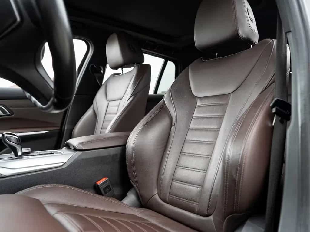 BMW 320 i Touring M-Sport PANO LiveCoProf HiFi ParkAs 03/2022-photo-9