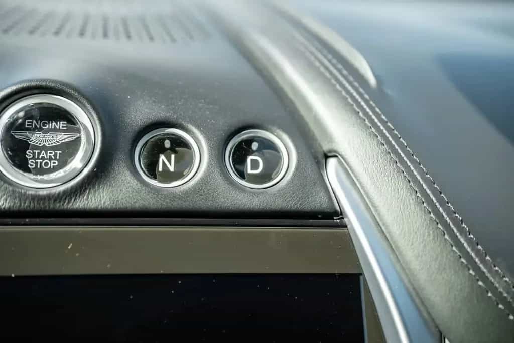 Aston Martin DBX 4.0 V8 07/2021-photo-20