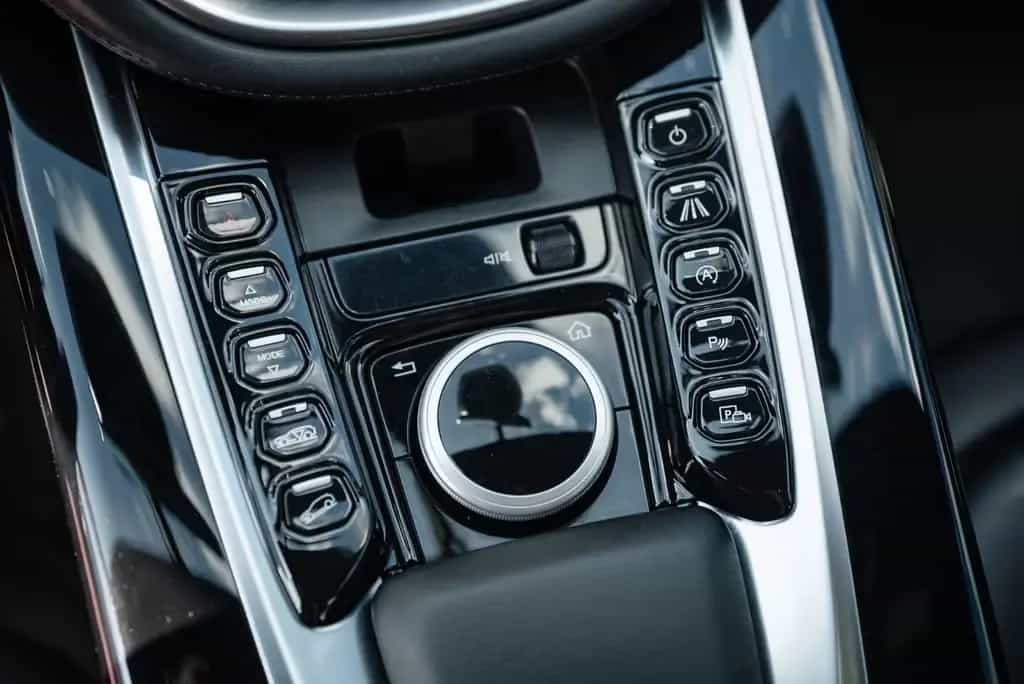 Aston Martin DBX 4.0 V8 07/2021-photo-23
