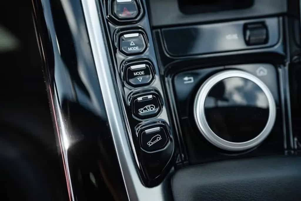 Aston Martin DBX 4.0 V8 07/2021-photo-25