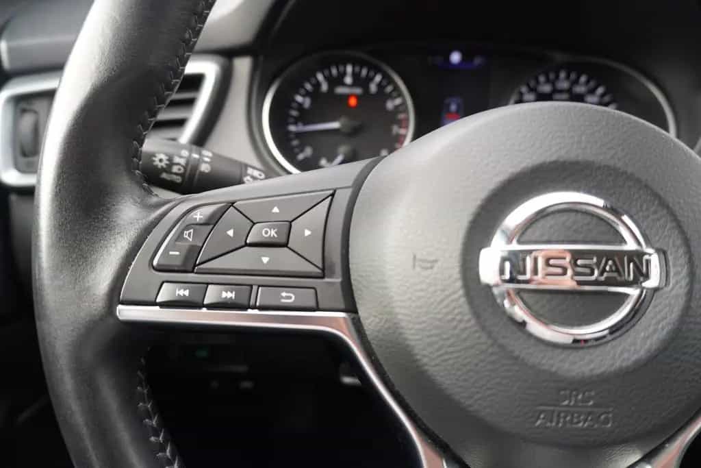 Nissan Qashqai 1.3 Tekna LED Navi Sitzheizung AHK 360° 08/2019-photo-12