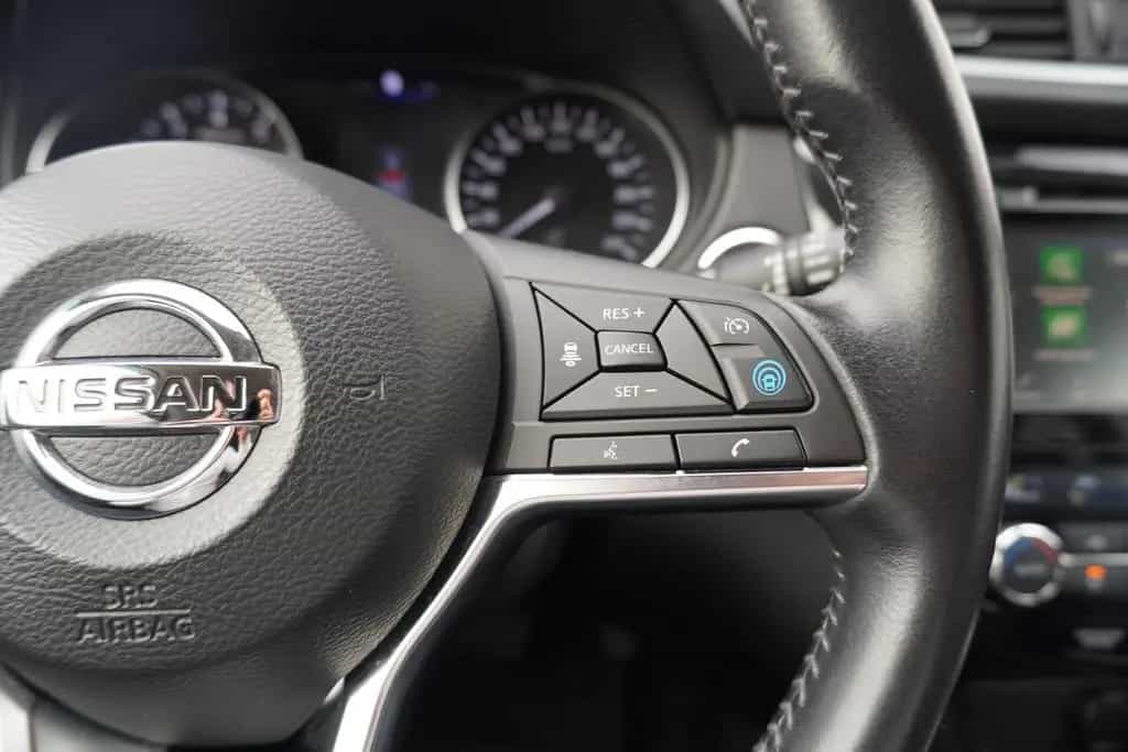Nissan Qashqai 1.3 Tekna LED Navi Sitzheizung AHK 360° 08/2019-photo-13
