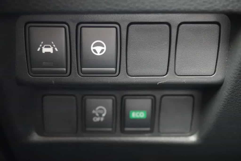 Nissan Qashqai 1.3 Tekna LED Navi Sitzheizung AHK 360° 08/2019-photo-17