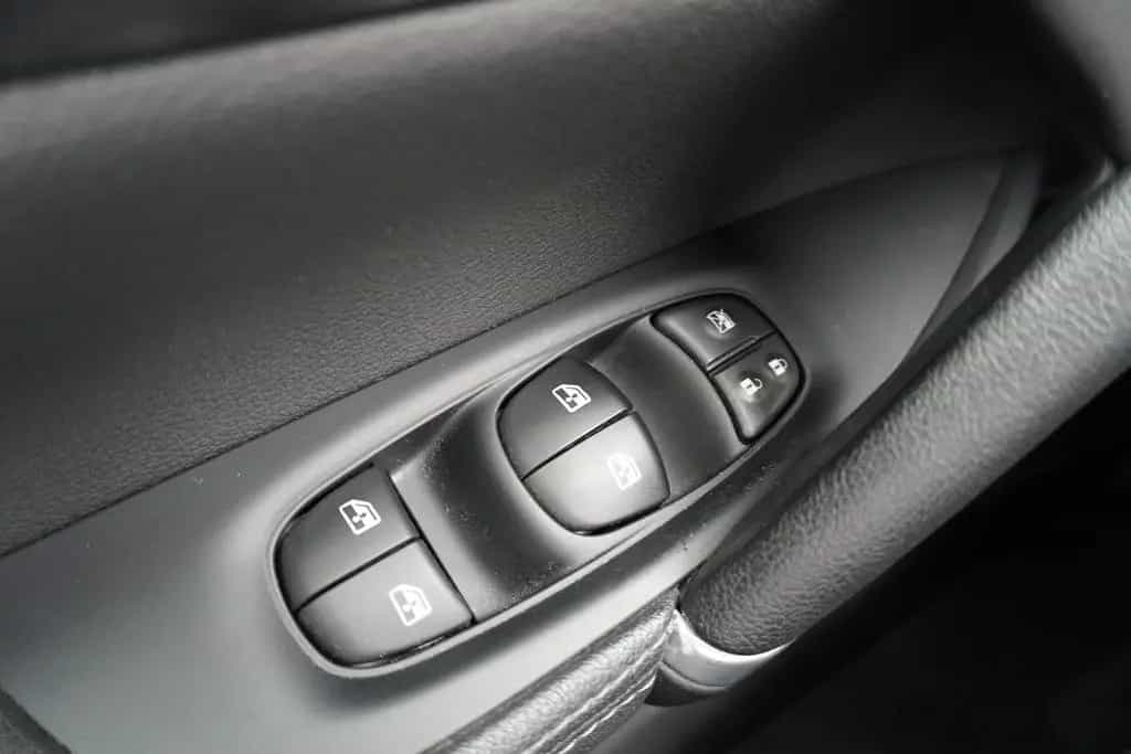 Nissan Qashqai 1.3 Tekna LED Navi Sitzheizung AHK 360° 08/2019-photo-18