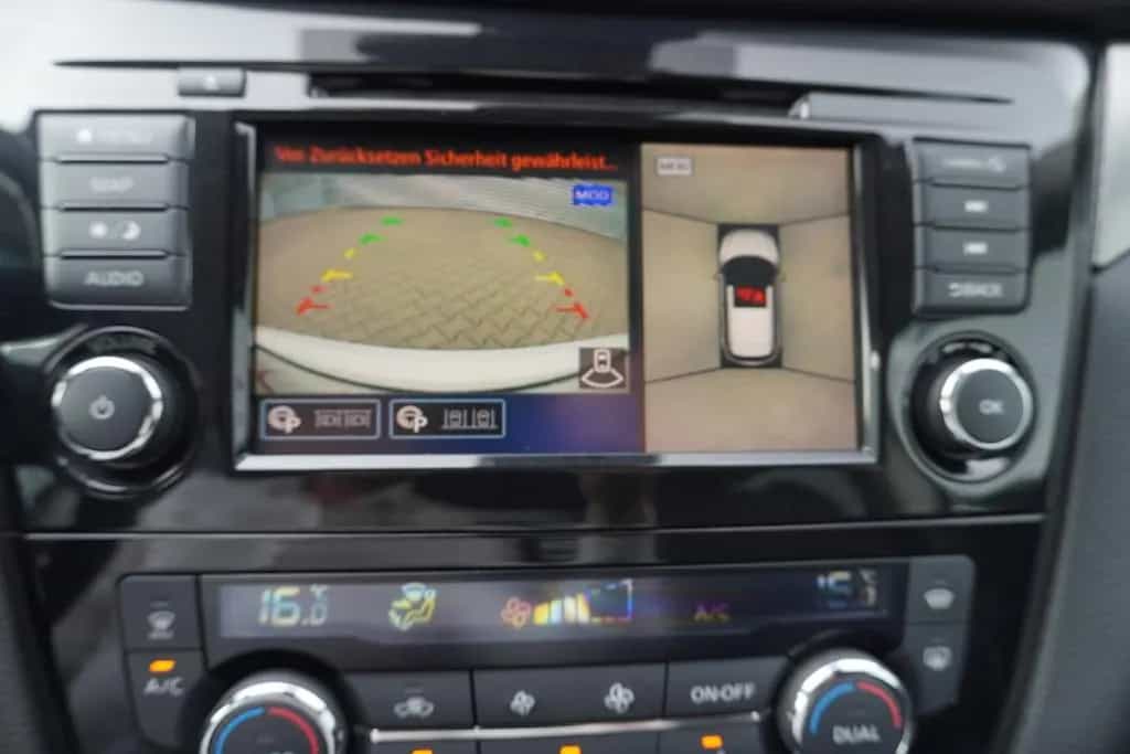 Nissan Qashqai 1.3 Tekna LED Navi Sitzheizung AHK 360° 08/2019-photo-22