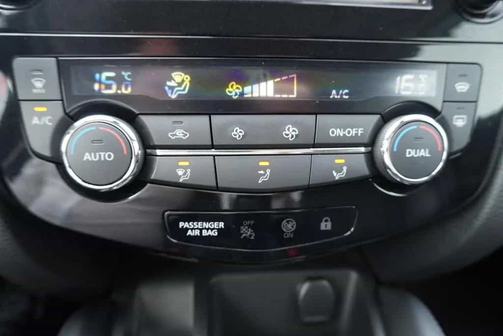 Nissan Qashqai 1.3 Tekna LED Navi Sitzheizung AHK 360° 08/2019-photo-23