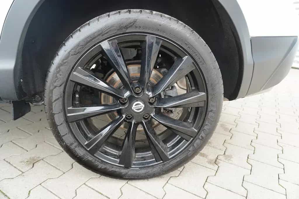 Nissan Qashqai 1.3 Tekna LED Navi Sitzheizung AHK 360° 08/2019-photo-28