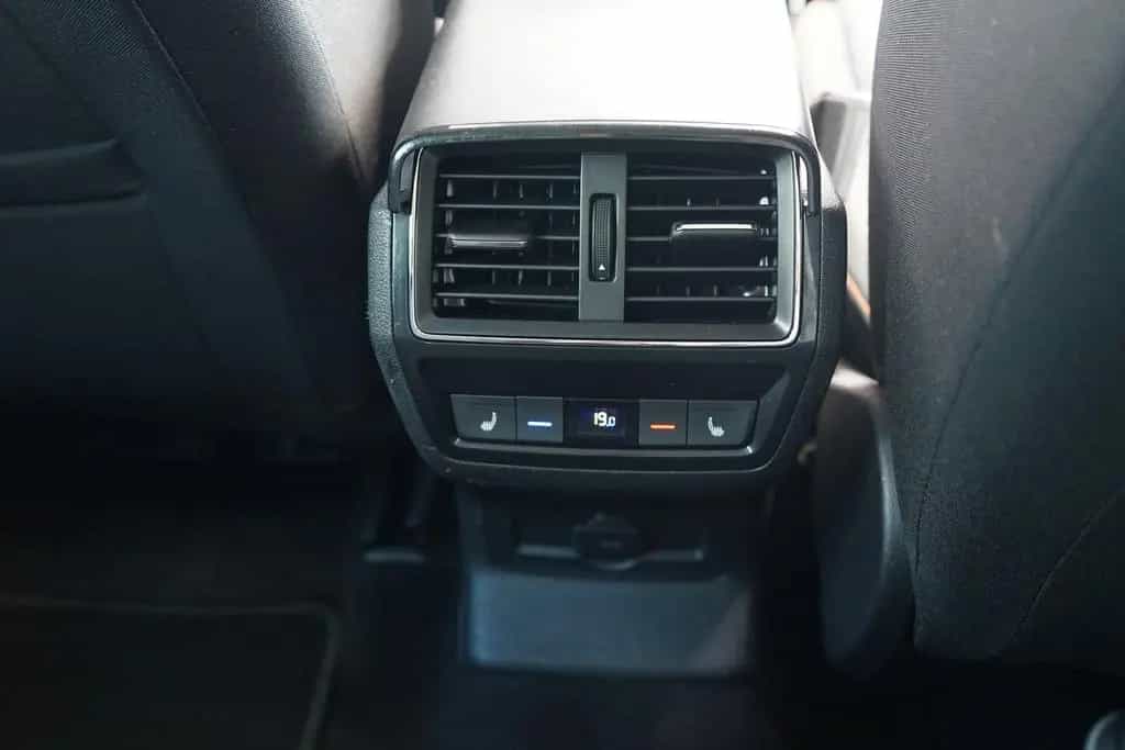 Skoda Karoq 1.5 TSI Clever LED Navi ACC Totwinkel DAB 10/2021-photo-11