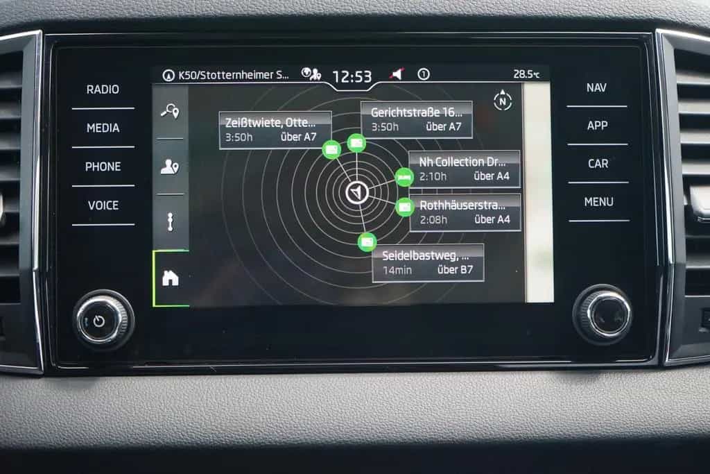 Skoda Karoq 1.5 TSI Clever LED Navi ACC Totwinkel DAB 10/2021-photo-17