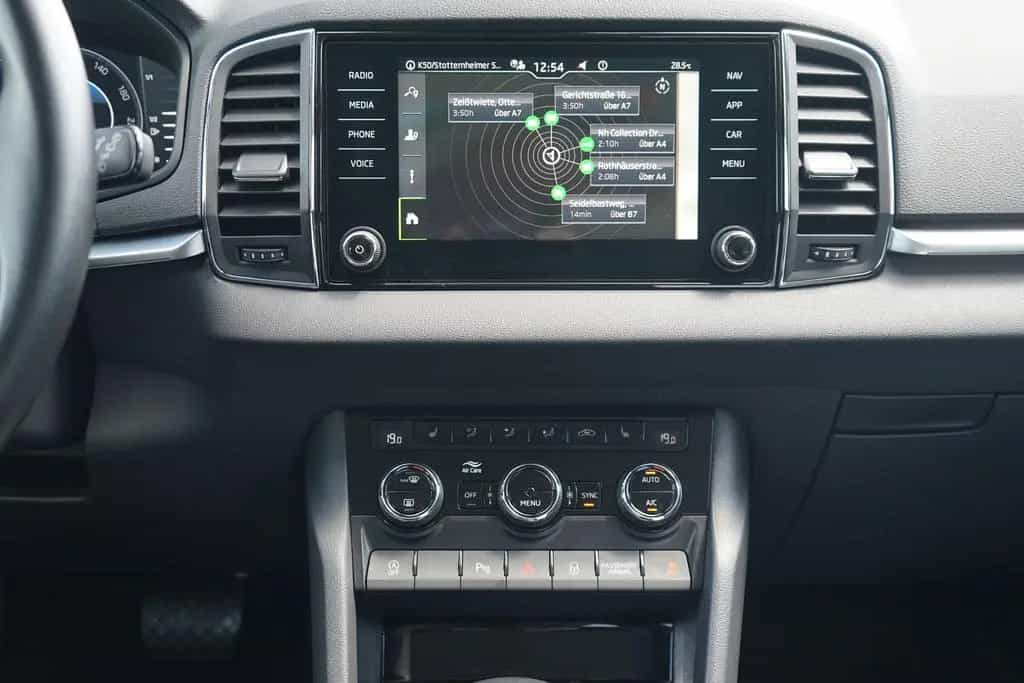 Skoda Karoq 1.5 TSI Clever LED Navi ACC Totwinkel DAB 10/2021-photo-18