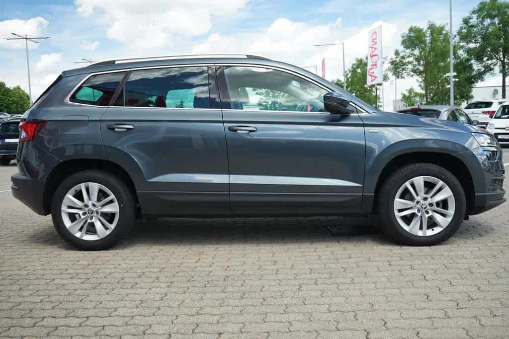 Skoda Karoq 1.5 TSI Clever LED Navi ACC Totwinkel DAB 10/2021-photo-2