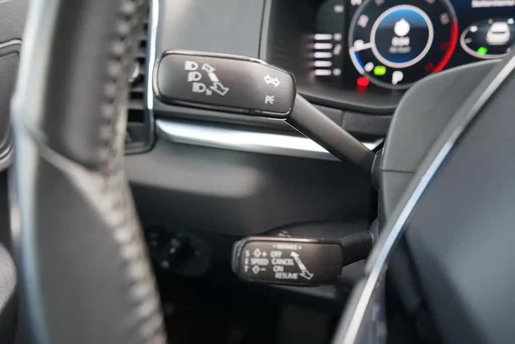 Skoda Karoq 1.5 TSI Clever LED Navi ACC Totwinkel DAB 10/2021-photo-23