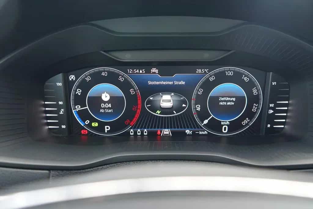 Skoda Karoq 1.5 TSI Clever LED Navi ACC Totwinkel DAB 10/2021-photo-24