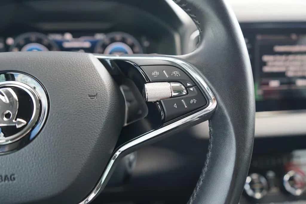 Skoda Karoq 1.5 TSI Clever LED Navi ACC Totwinkel DAB 10/2021-photo-26
