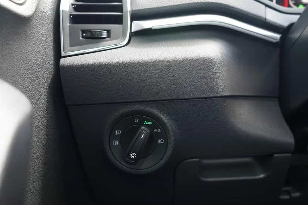 Skoda Karoq 1.5 TSI Clever LED Navi ACC Totwinkel DAB 10/2021-photo-28