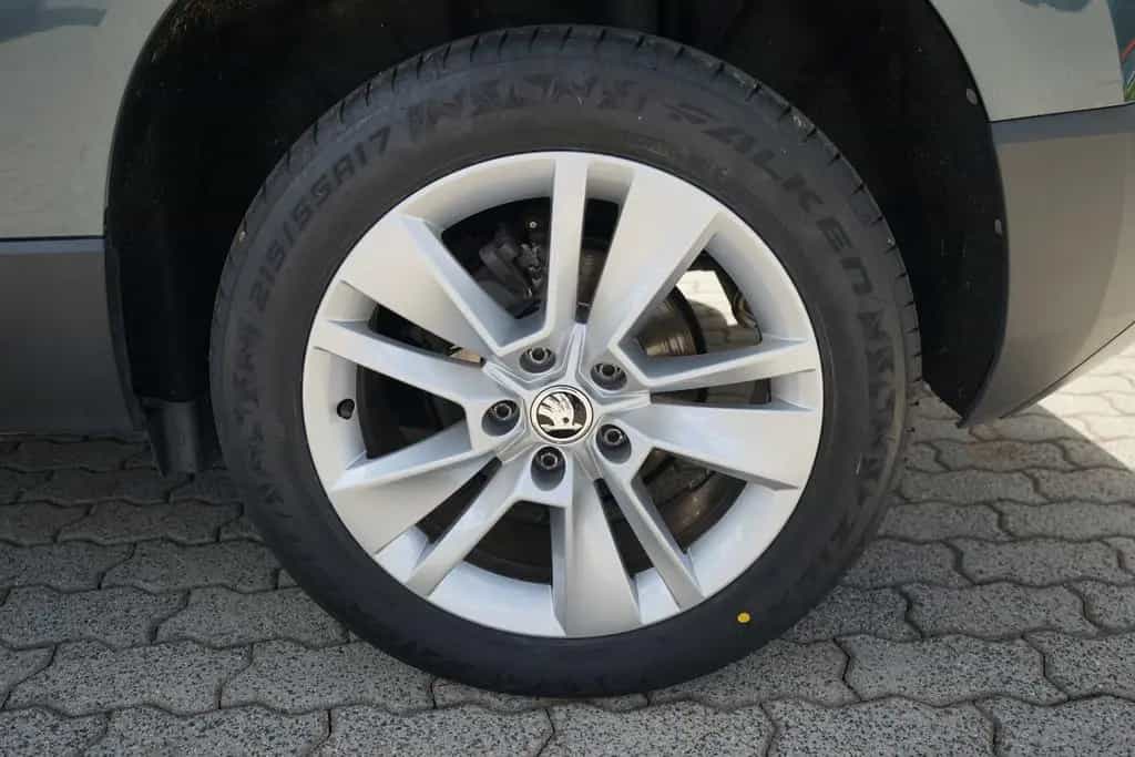 Skoda Karoq 1.5 TSI Clever LED Navi ACC Totwinkel DAB 10/2021-photo-29