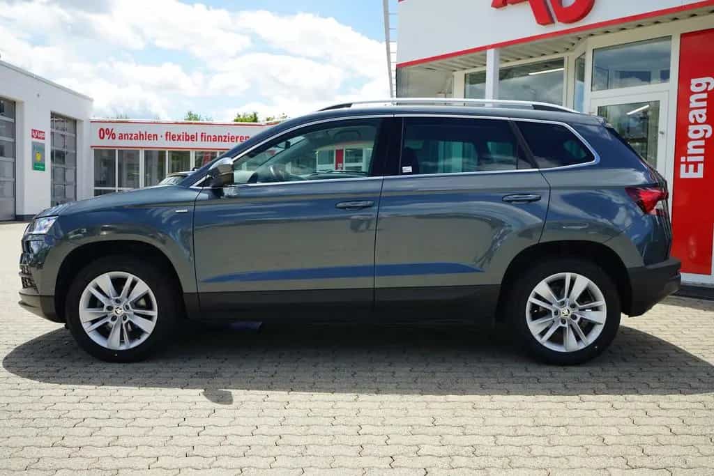 Skoda Karoq 1.5 TSI Clever LED Navi ACC Totwinkel DAB 10/2021-photo-3