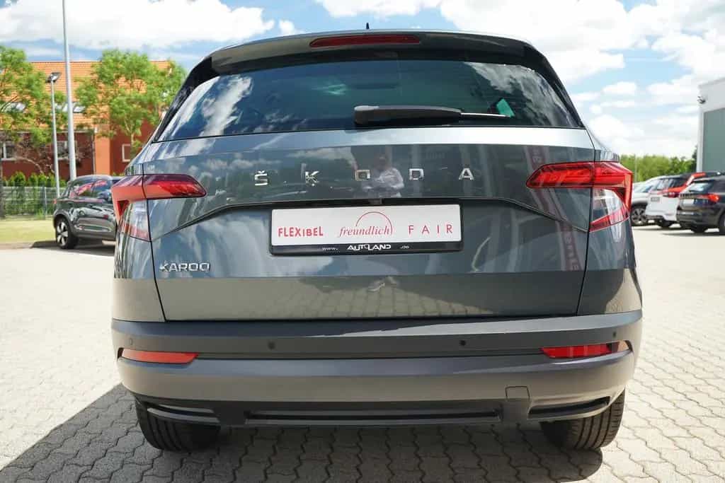 Skoda Karoq 1.5 TSI Clever LED Navi ACC Totwinkel DAB 10/2021-photo-6