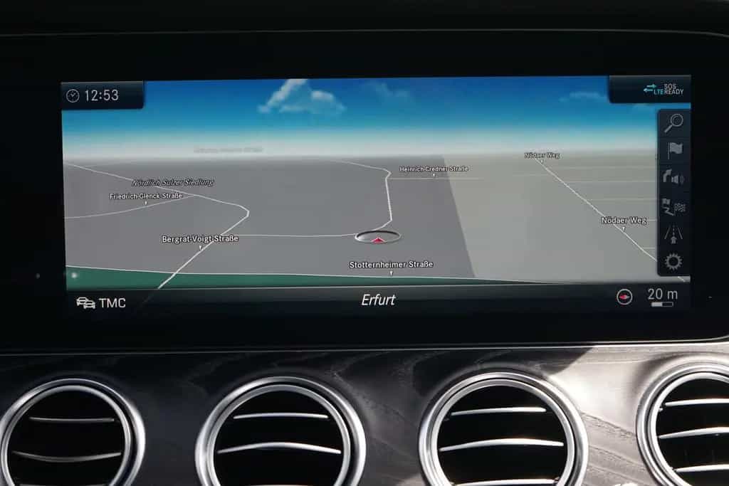 Mercedes-Benz E 200 E200 T-Modell AMG Line LED Navi ACC 360° Leder 11/2018-photo-16