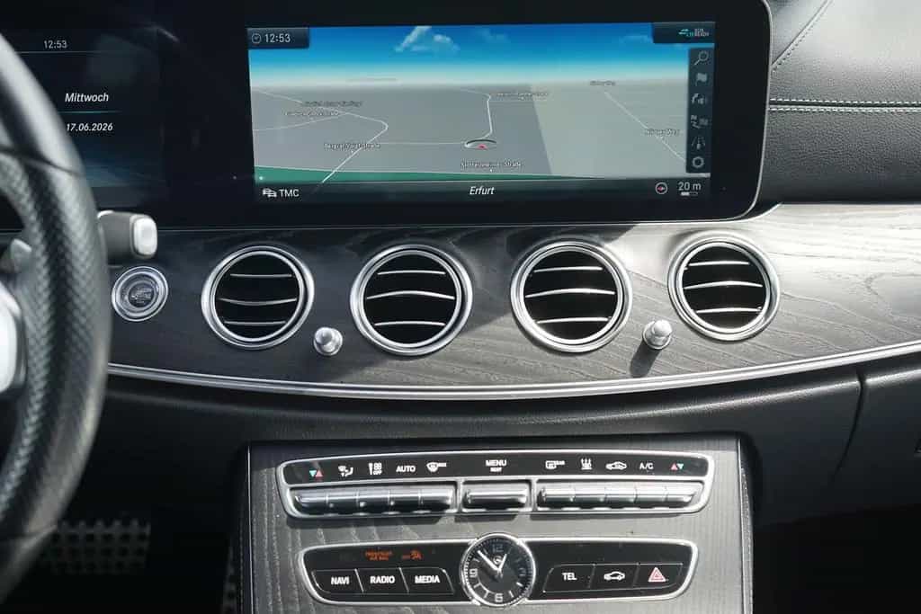 Mercedes-Benz E 200 E200 T-Modell AMG Line LED Navi ACC 360° Leder 11/2018-photo-17