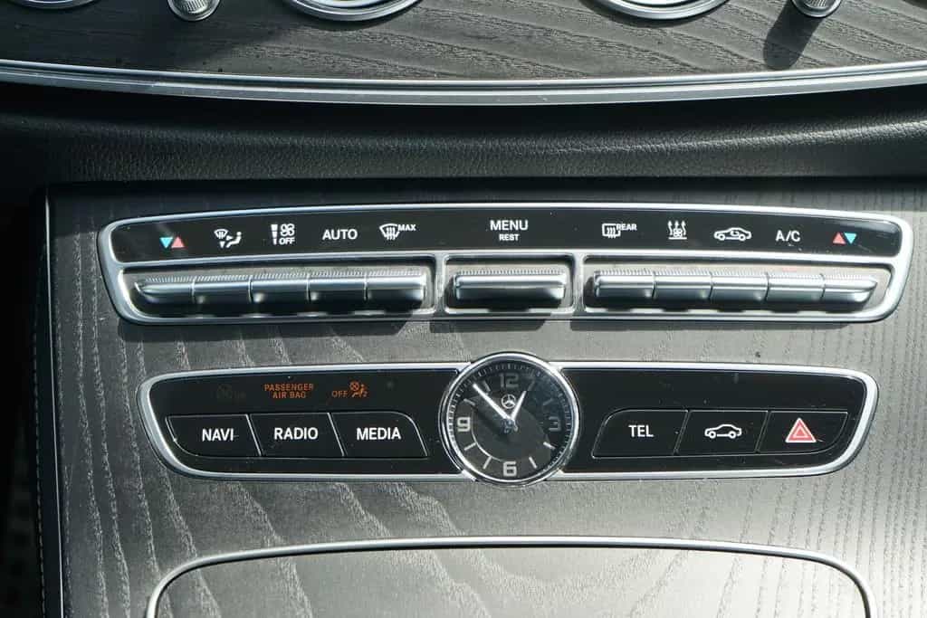 Mercedes-Benz E 200 E200 T-Modell AMG Line LED Navi ACC 360° Leder 11/2018-photo-18