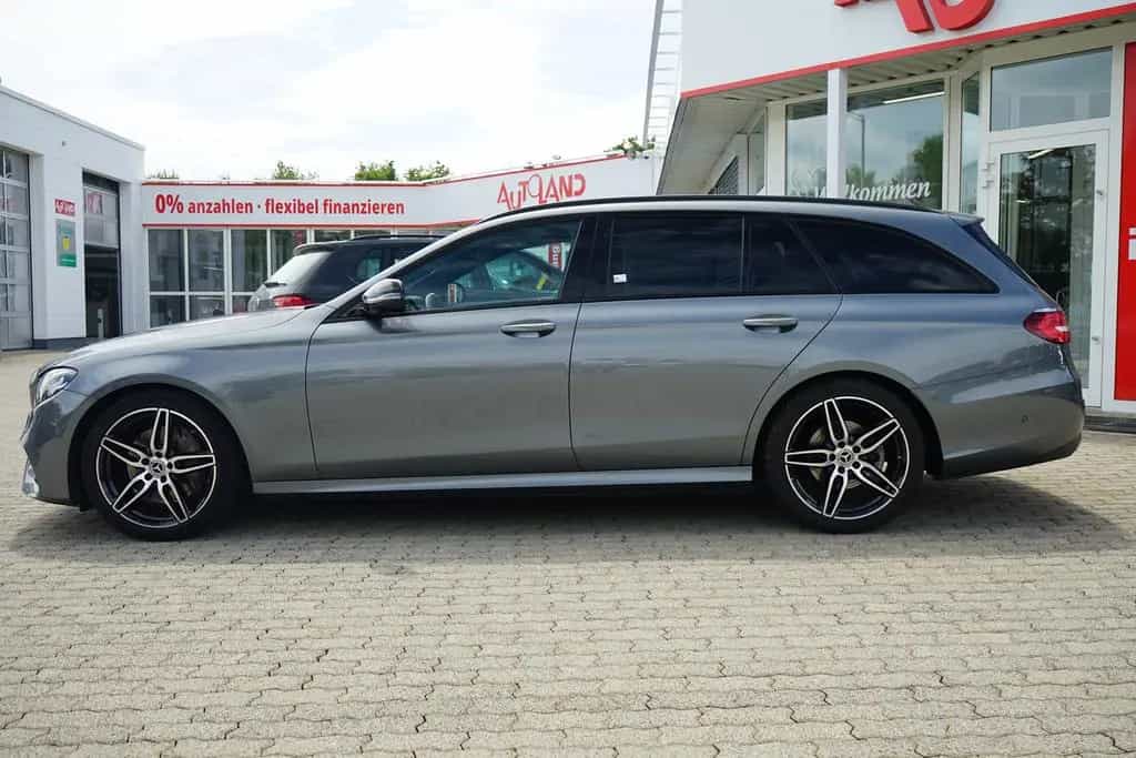 Mercedes-Benz E 200 E200 T-Modell AMG Line LED Navi ACC 360° Leder 11/2018-photo-3