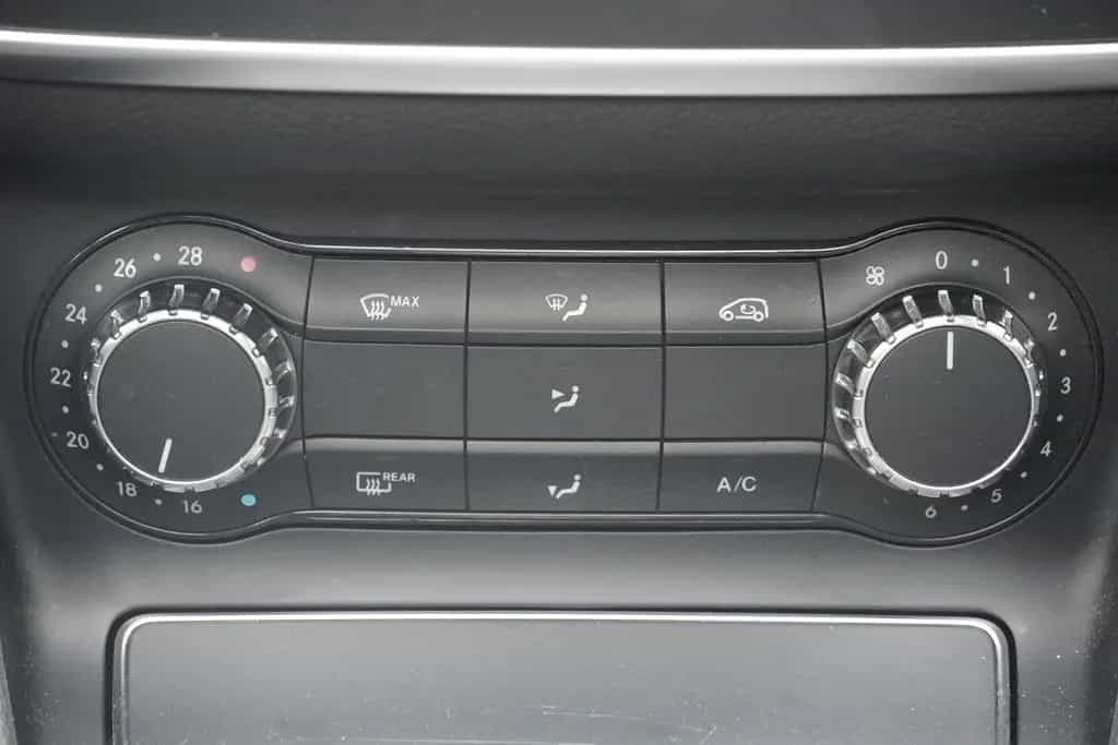 Mercedes-Benz CLA 200 7G-DCT Urban LED Kamera Navi Panorama 11/2017-photo-10