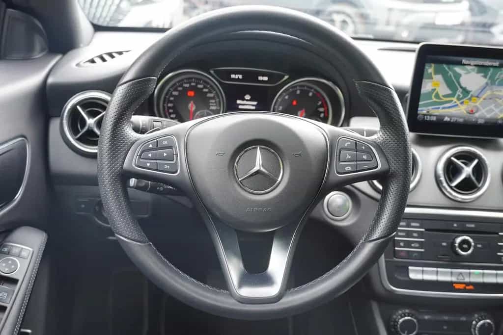 Mercedes-Benz CLA 200 7G-DCT Urban LED Kamera Navi Panorama 11/2017-photo-12