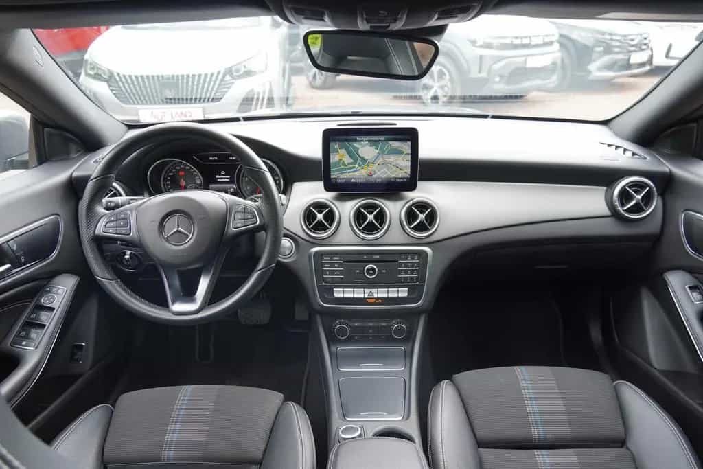 Mercedes-Benz CLA 200 7G-DCT Urban LED Kamera Navi Panorama 11/2017-photo-7