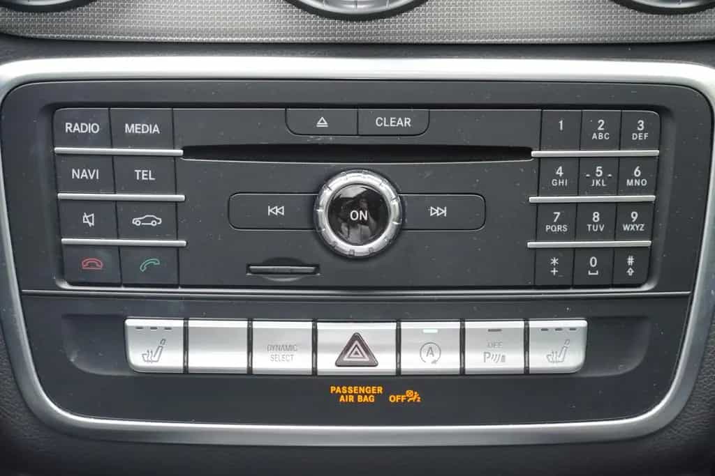 Mercedes-Benz CLA 200 7G-DCT Urban LED Kamera Navi Panorama 11/2017-photo-9