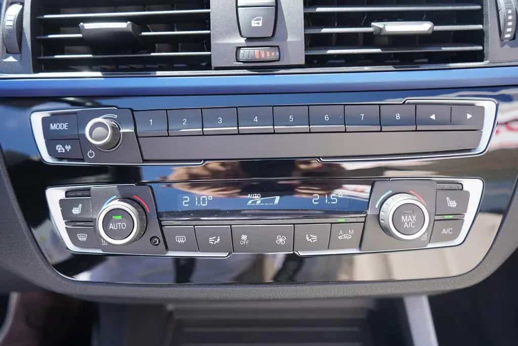 BMW 218 i M Sport LED HarmanKardon Navi Sitzheizung 03/2019-photo-15