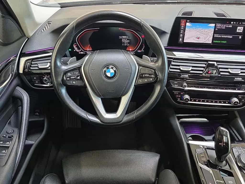 BMW 530 i Touring Bluetooth Navi LED Vollleder Klima 09/2021-photo-12