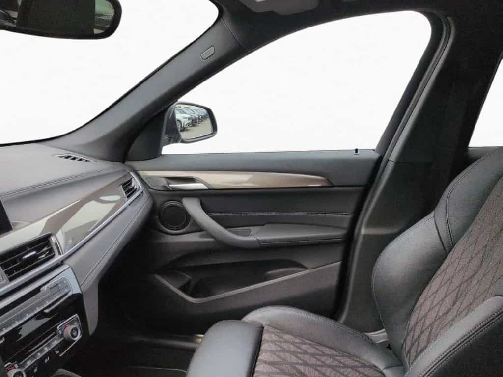 BMW X1 sDrive18d AHK Kamera LED HiFi Navi Business 04/2022-photo-10