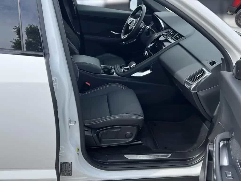 Jaguar E-Pace D200 AWD R-Dynamic 11/2021-photo-19