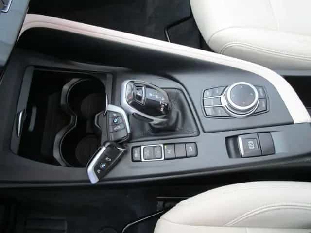 BMW X1 xDrive18d Business Advantage 02/2022-photo-12