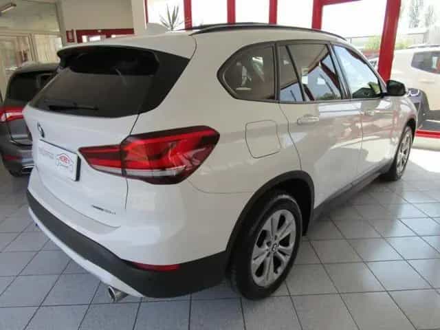 BMW X1 xDrive18d Business Advantage 02/2022-photo-2