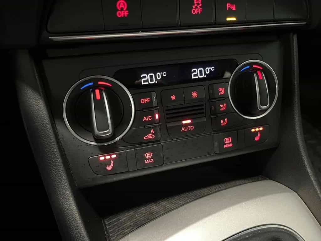 Audi Q3 AHK+ALU 17+MMI NAVI+EINPARKHILFE PLUS+XENON P 10/2017-photo-19