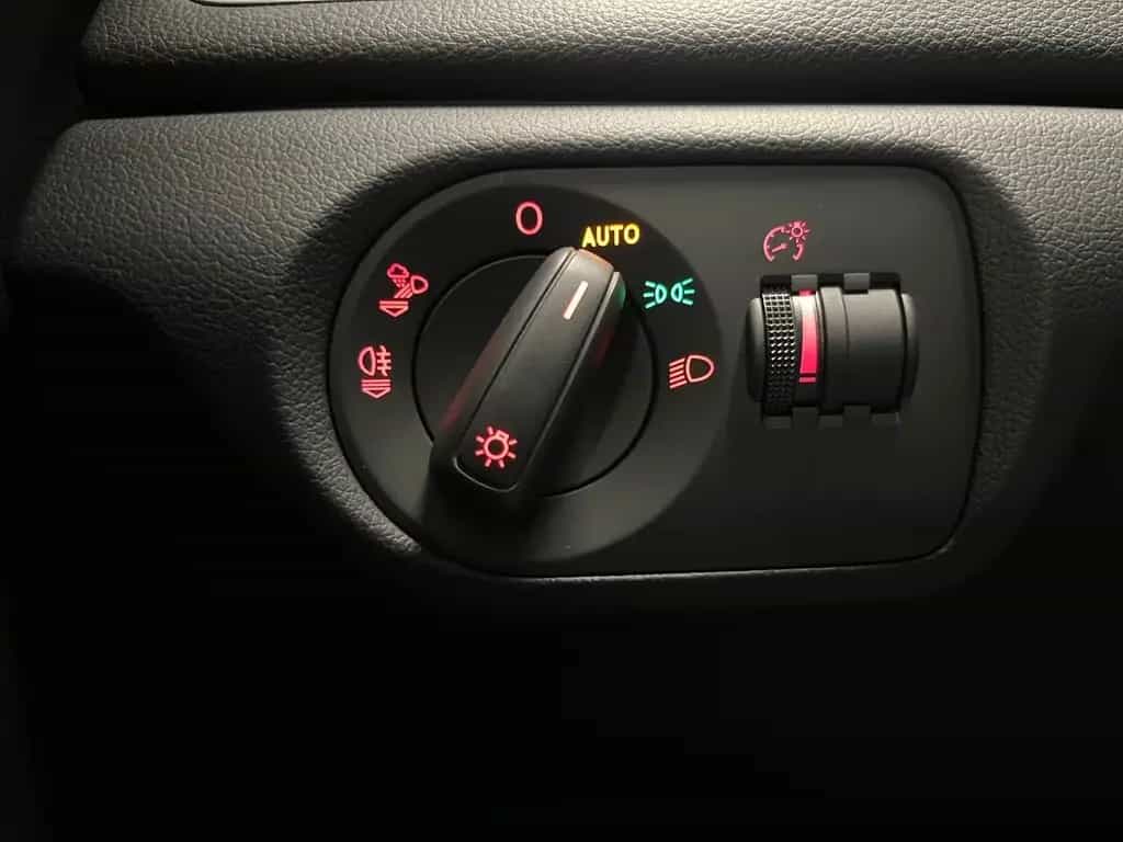 Audi Q3 AHK+ALU 17+MMI NAVI+EINPARKHILFE PLUS+XENON P 10/2017-photo-20