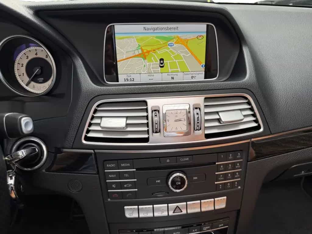 Mercedes-Benz E 200 CABRIOLET AUTOMAT+KLIMA+LEDER+NAVI+LED+TÜV 03/2016-photo-11