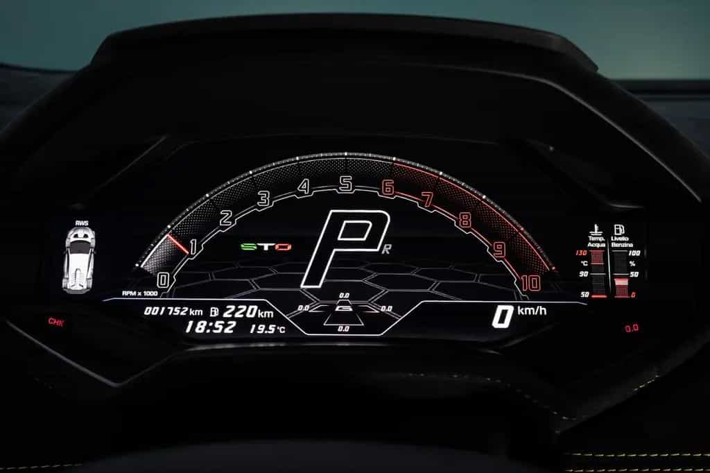 Lamborghini Huracán STO | 1st Hand | Serviced | Full PPF 04/2023-photo-17
