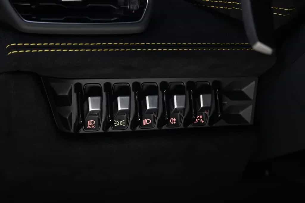 Lamborghini Huracán STO | 1st Hand | Serviced | Full PPF 04/2023-photo-22