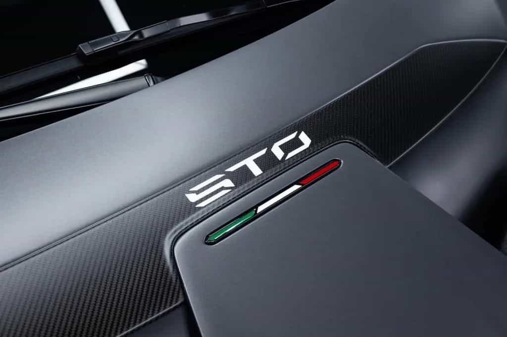 Lamborghini Huracán STO | 1st Hand | Serviced | Full PPF 04/2023-photo-39