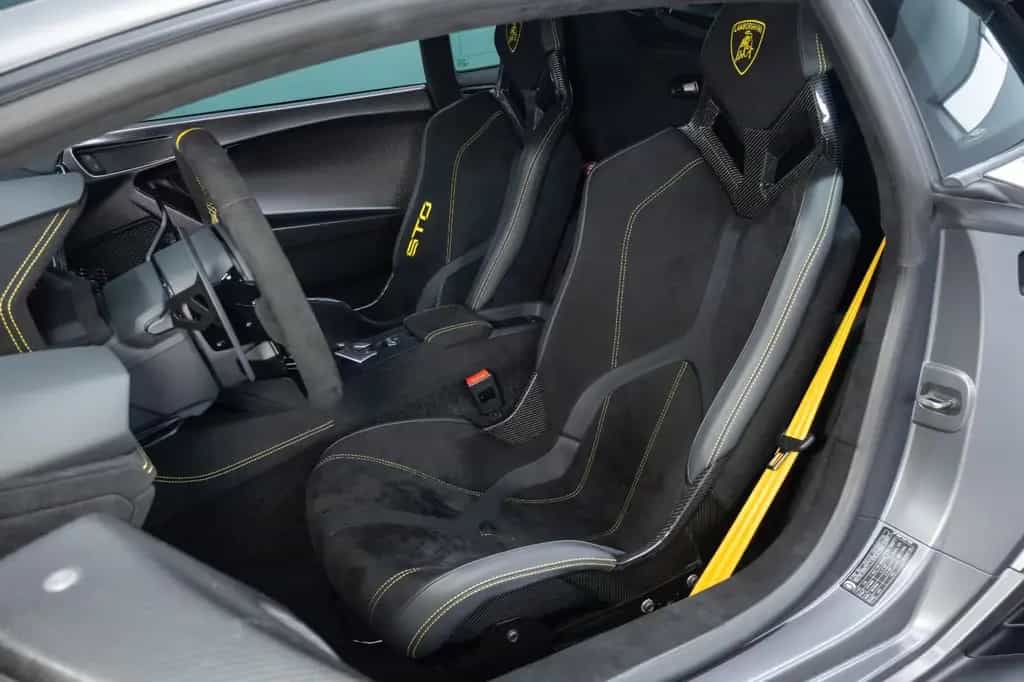 Lamborghini Huracán STO | 1st Hand | Serviced | Full PPF 04/2023-photo-8