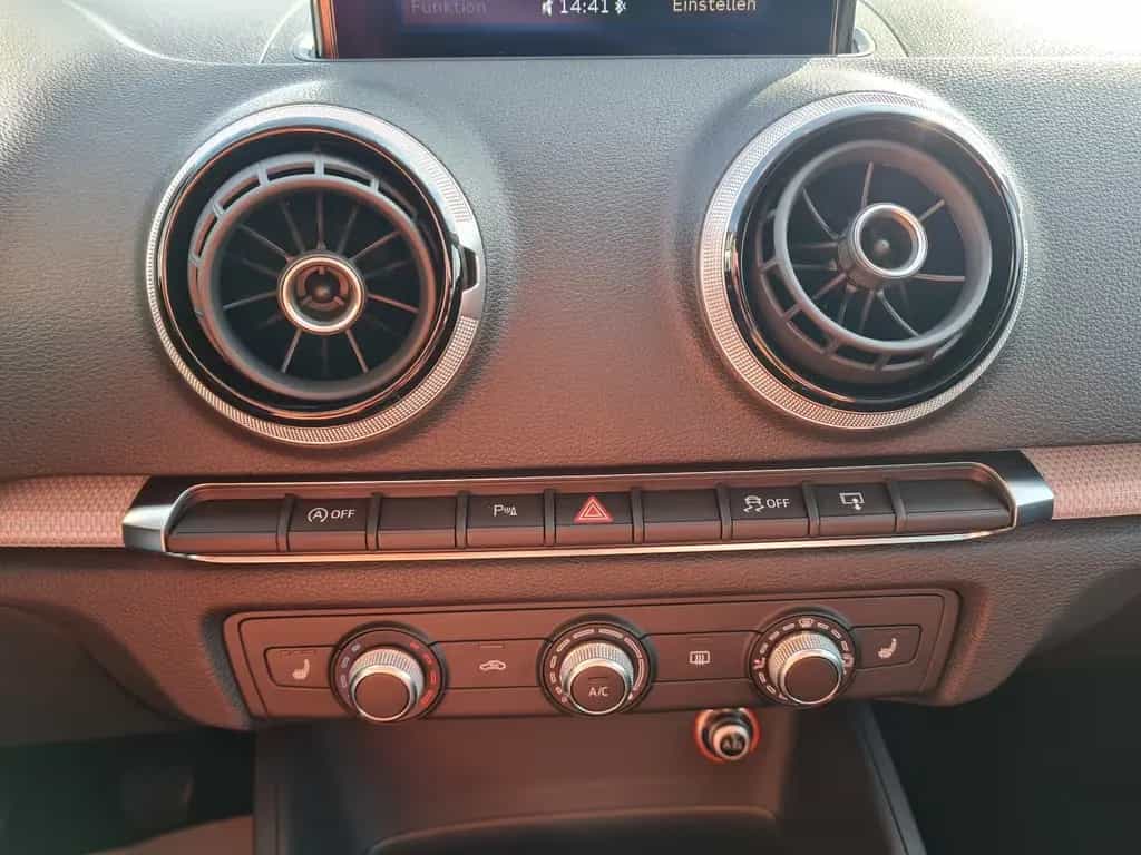 Audi A3 ambiente/1.Hand/Scheckheftgepflegt 03/2015-photo-16