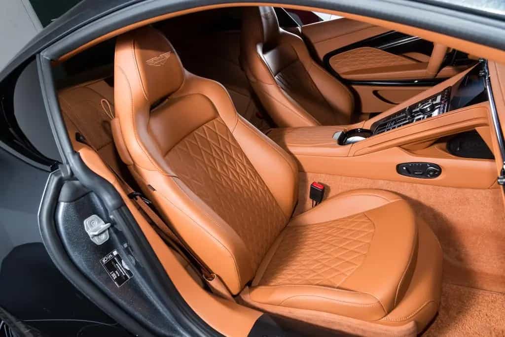 Aston Martin DB12 4.0 V8 null-photo-12