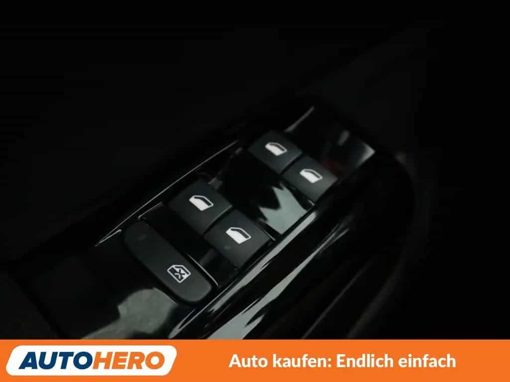 Citroën C3 1.2 PureTech Shine*NAVI*TEMPO*CAM*PDC* 09/2018-photo-24